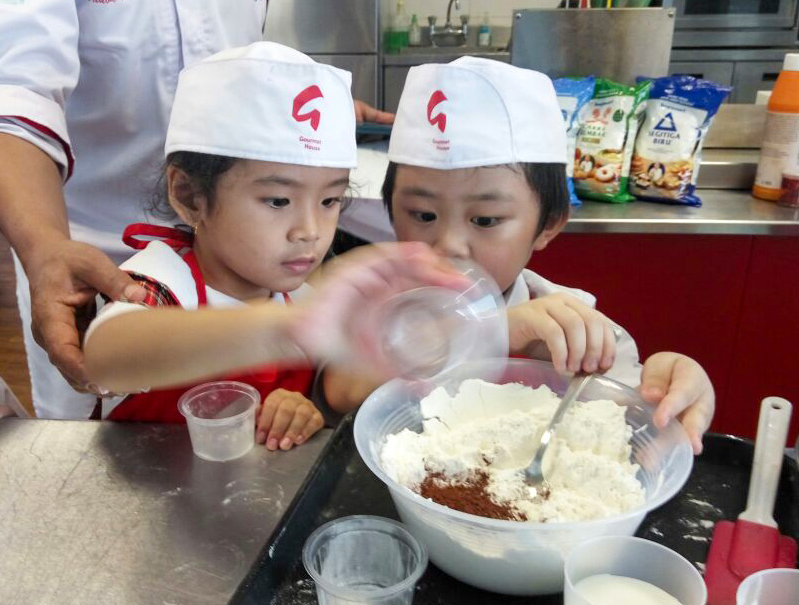 kids and juniors cooking at school in semarang